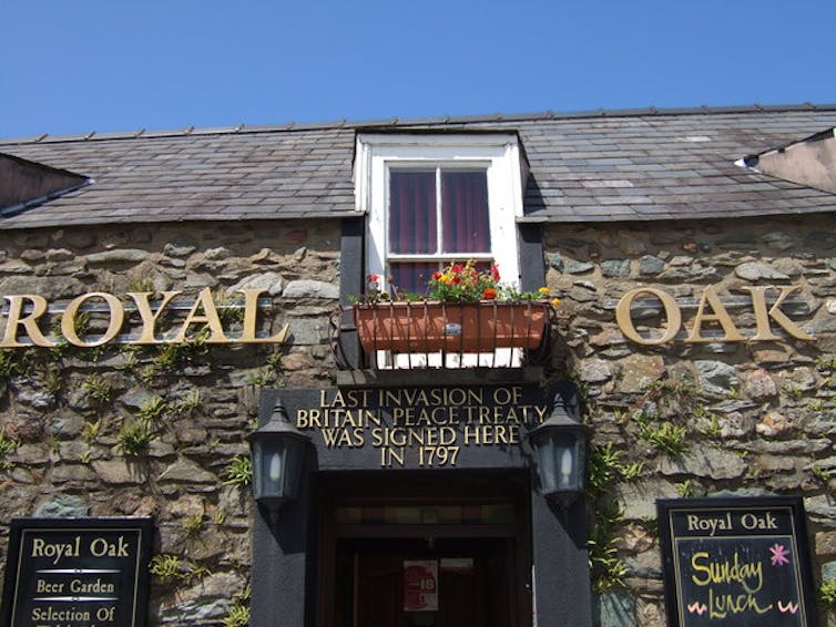Exterior of pub building with Royal Oak in large letters. The words 'last invasion of Britain peace treaty was signed here in 1797' are written above the door